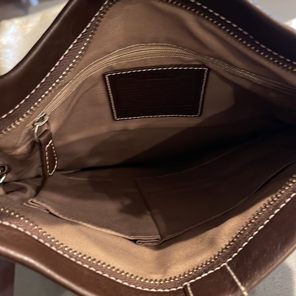 Chocolate leather coach shoulder bag - Picture 4 of 5